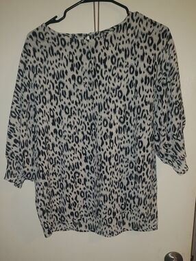 Leopard-Print Relaxed Blouse in Black & Cream